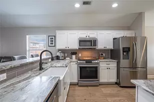 6722 Poplar Bend Ln, Dickinson, TX 77539 - Photo 11