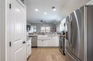 6722 Poplar Bend Ln, Dickinson, TX 77539 - Photo 9