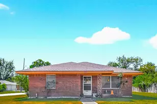 5658 Berry Creek Dr, Houston, TX 77017 - Photo 1