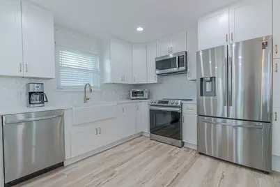 13826 Pirates Beach Boulevard, Galveston, TX 77554 - Photo 17
