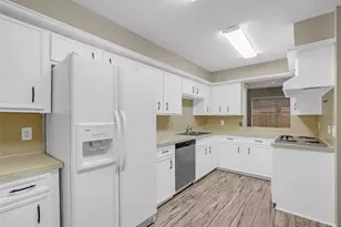 11827 Brook Meadows Ln, Meadows Place, TX 77477 - Photo 13