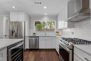 1007 Grovewood Ln, Houston, TX 77008 - Photo 9