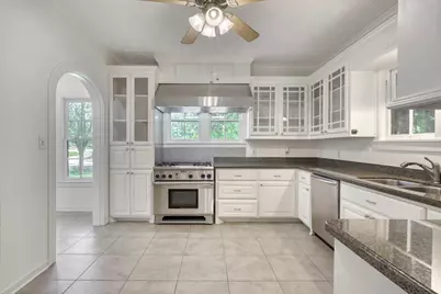 409 N Hutchins Street, Bryan, TX 77803 - Photo 11