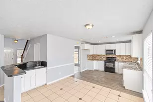 12027 Huntington Park Dr, Houston, TX 77099 - Photo 19