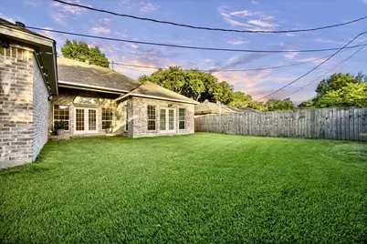 8802 Robindell Drive, Houston, TX 77074 - Photo 31