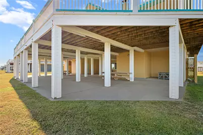 680 Villa Drive, Crystal Beach, TX 77650 - Photo 9