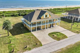680 Villa Dr, Crystal Beach, TX 77650 - Photo 3