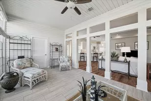 918 Long Reach Dr, Tiki Island, TX 77554 - Photo 17