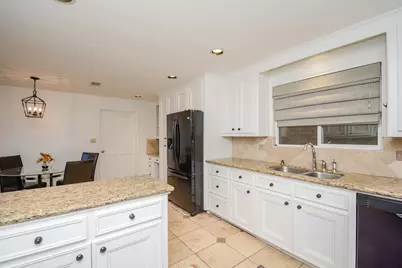 9518 Bayou Brook Street, Houston, TX 77063 - Photo 13