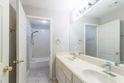 9907 Golden Glen Drive, Houston, TX 77099 - Photo 15