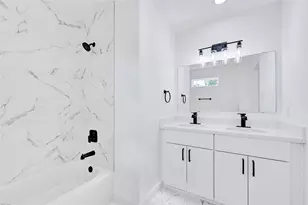 8021 Birmingham St, Houston, TX 77028 - Photo 19