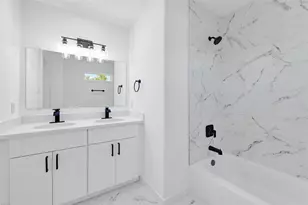 8021 Birmingham St, Houston, TX 77028 - Photo 11