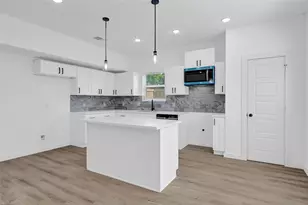 8021 Birmingham St, Houston, TX 77028 - Photo 9