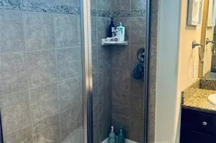 1049 W 22nd St, Houston, TX 77008 - Photo 11