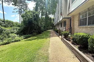 12633 Memorial Dr, Houston, TX 77024 - Photo 19
