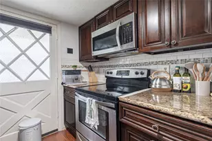 12633 Memorial Dr, Houston, TX 77024 - Photo 11