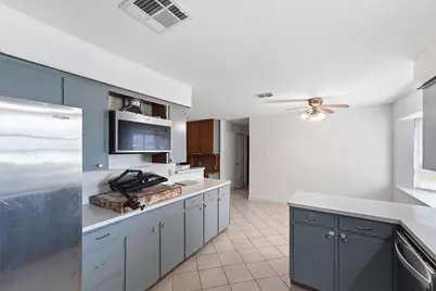 1502 20th Avenue N, Texas City, TX 77590 - Photo 9