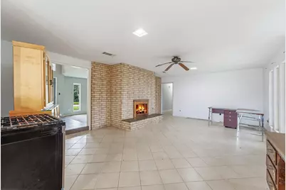 1502 20th Avenue N, Texas City, TX 77590 - Photo 11