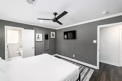9330 Meadowbriar Lane, Houston, TX 77063 - Photo 11