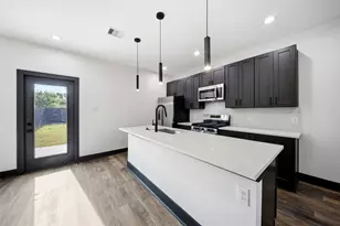 7818 Hanfro Ln, Houston, TX 77088 - Photo 15
