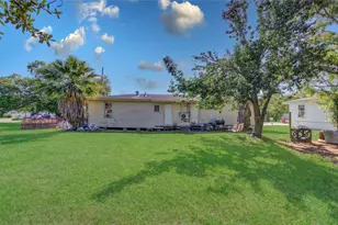 1108 W 9th St, Freeport, TX 77541 - Photo 29