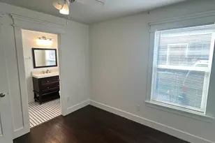 626 W 10th St, Dallas, TX 75208 - Photo 3