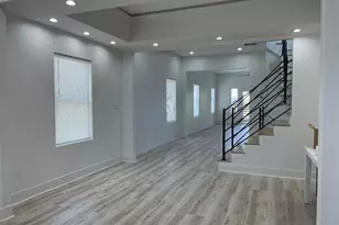 201 E 37th St, Houston, TX 77018 - Photo 9