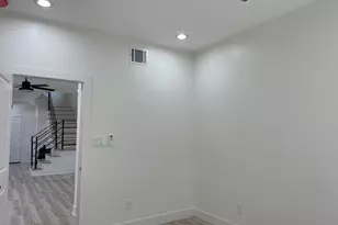 201 E 37th St, Houston, TX 77018 - Photo 11