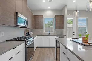 307 Charlock St, Houston, TX 77022 - Photo 9