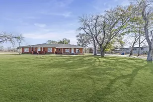 1106 5th St, Hempstead, TX 77445 - Photo 3
