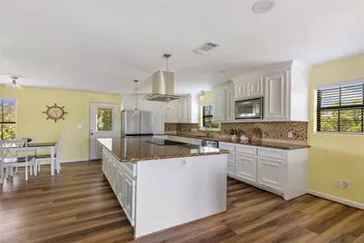 309 Oak Island Drive, Anahuac, TX 77514 - Photo 5