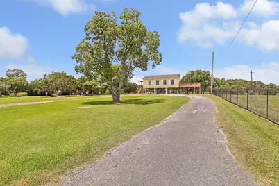 309 Oak Island Drive, Anahuac, TX 77514 - Photo 27