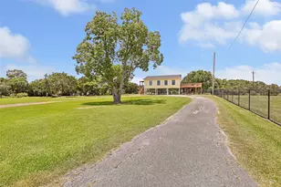 309 Oak Island Dr, Anahuac, TX 77514 - Photo 27