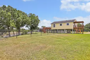 309 Oak Island Dr, Anahuac, TX 77514 - Photo 37