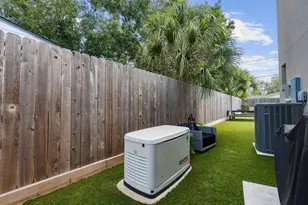935 Gardenia Dr, Houston, TX 77018 - Photo 35