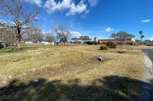 2102 6th Ave N, Texas City, TX 77590 - Photo 5