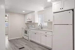 2222 N Austin Ave, Pearland, TX 77581 - Photo 9