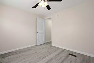 2222 N Austin Ave, Pearland, TX 77581 - Photo 15