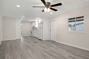 2222 N Austin Ave, Pearland, TX 77581 - Photo 5