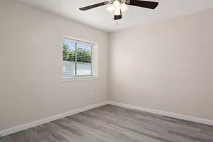 2222 N Austin Ave, Pearland, TX 77581 - Photo 11