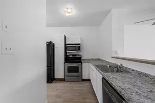 8253 Sands Point Dr, Houston, TX 77036 - Photo 9