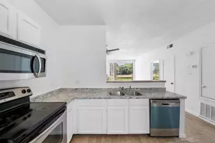 8253 Sands Point Dr, Houston, TX 77036 - Photo 7