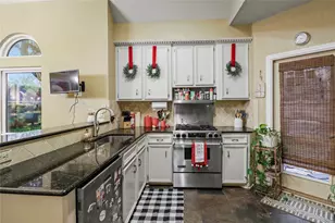 134 Strawberry Dr, Lake Jackson, TX 77566 - Photo 7