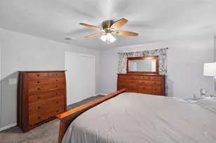 380 S Wilson Ave, Giddings, TX 78942 - Photo 13