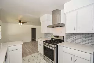 5330 Windswept Ln, Houston, TX 77056 - Photo 11