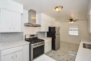 5330 Windswept Ln, Houston, TX 77056 - Photo 9