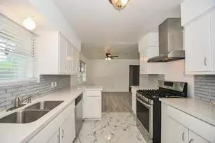 5330 Windswept Ln, Houston, TX 77056 - Photo 13