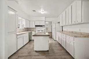 7812 Scanlock St, Houston, TX 77012 - Photo 9