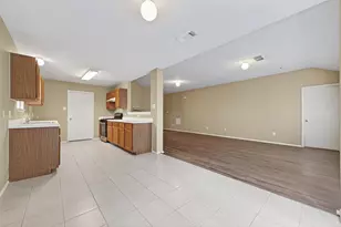 13715 Naomi Hollow Ln, Houston, TX 77082 - Photo 15