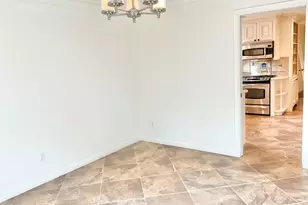 1022 Oak Leaf St, La Porte, TX 77571 - Photo 5